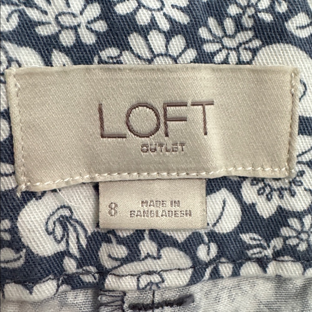 ❤️3/$30 Loft Outlet Floral Blue and White Women's 6” Inseam Shorts - Picture 6 of 10